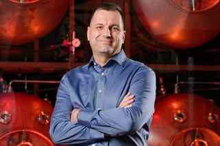 Mladí pijí pivo, ale jinak. A platit hotovostí nechtějí, říká šéf obchodu Prazdroje